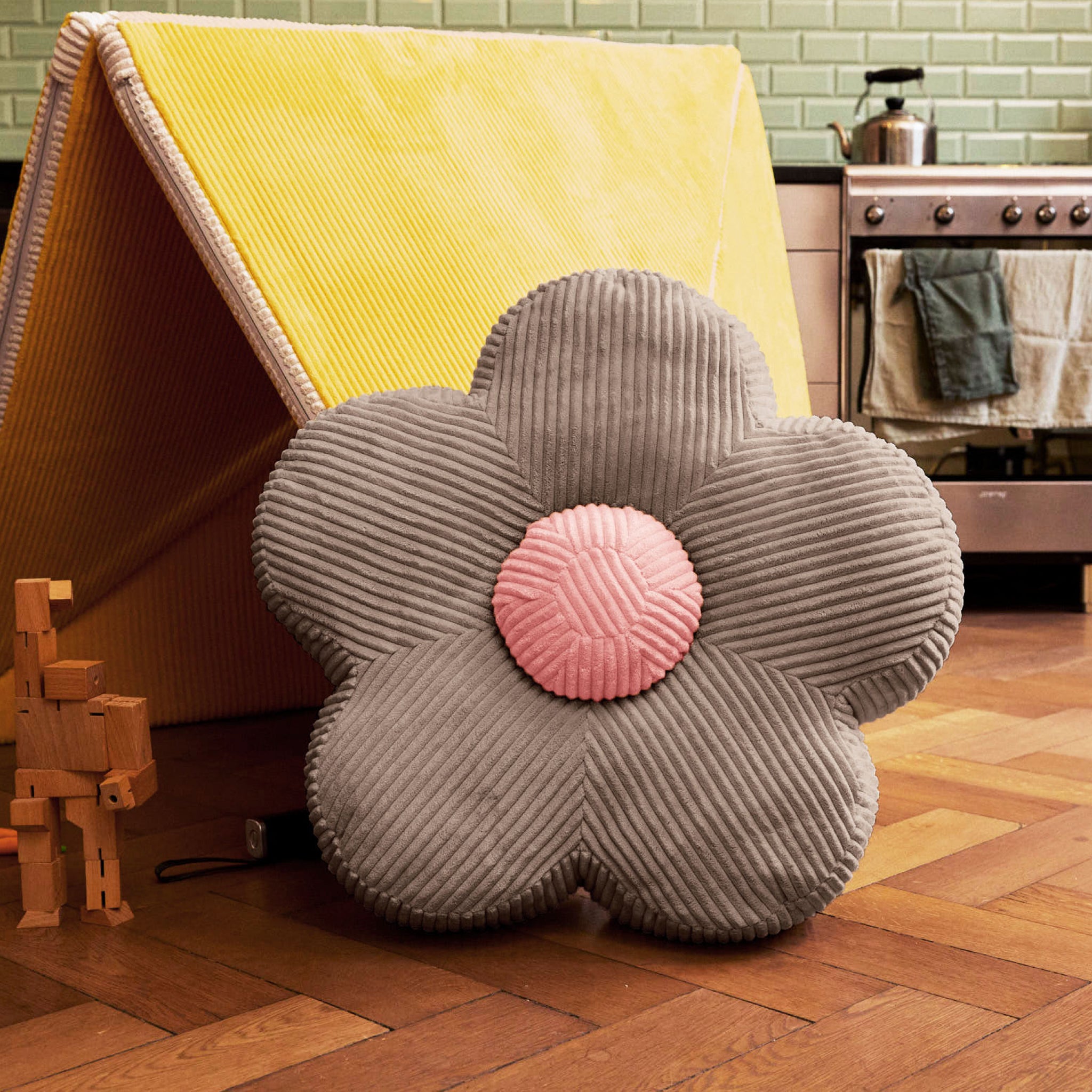 KOOJA Kissen Flower – Misty Taupe