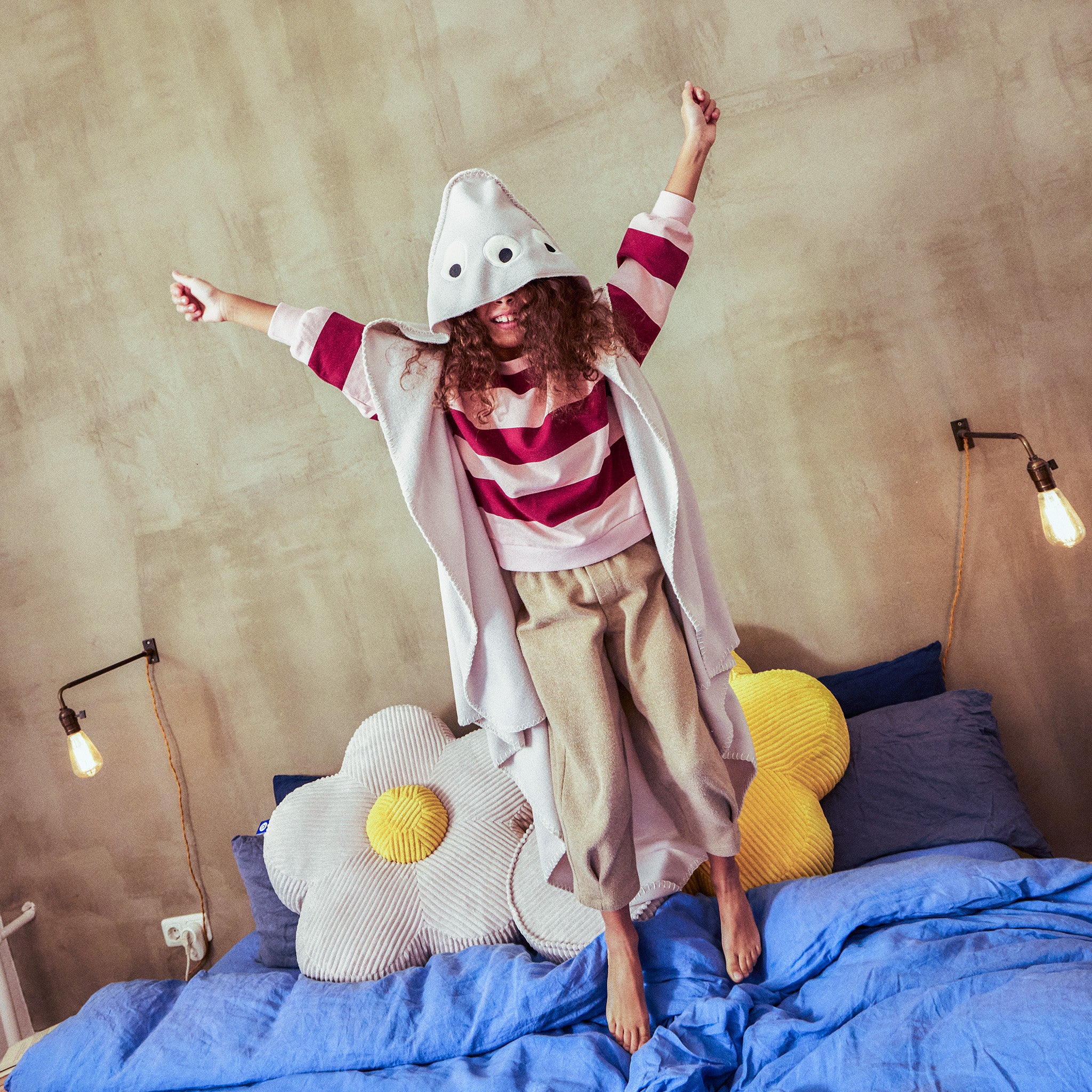 Poncho "Boo" – Almond Milk